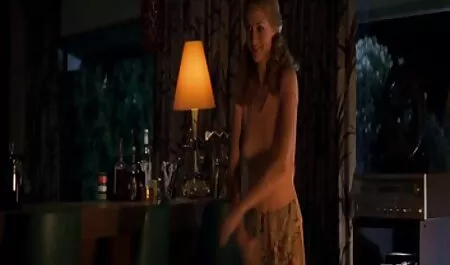 أم رجل في المطبخ وهناك مقاطع جنسيه اجنبيه يوم الاثنين في الحمام.