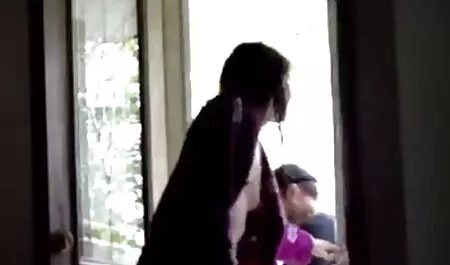 رجل واجه ابنته فيلم اجنبي جنس ، ثم مصنع زوجته.