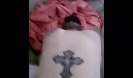 شقراء في الصب. جنس ثالث اجنبي