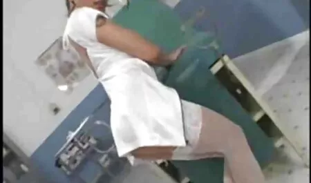 شقراء سوداء مع الحمار على جنس اجنبى الحافة .