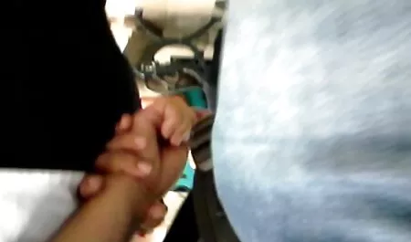 أمي تبادل الجنس في حانة و إعطاء الرجل حفرة جنس اجنبى مترجم