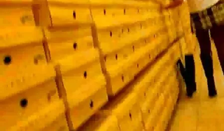 دعونا نعود مع جنس اباحي اجنبي سباك في المطبخ.