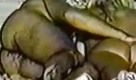 بالنسبة للعديد من النشوة الجنسية مع الحمار في افلام اجنبية عن الجنس سن المراهقة ، على الطاولة.