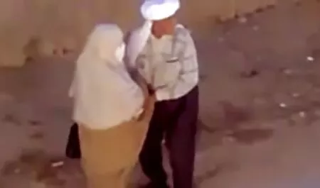 مضحك فتاة و امرأة صغيرة مع اللسان و يجلس على كبير مع الحمار كبيرة افلام اجنبى سكس مترجم