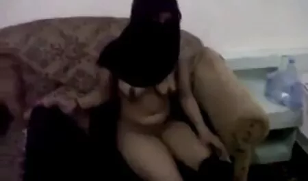 اثنان 18 سنة وتعطي بعضها افلام اجنبي للجنس البعض مثلي الجنس.