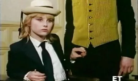مثلي الجنس و رجل جنس اجنبي مترجم كبير في المسبح