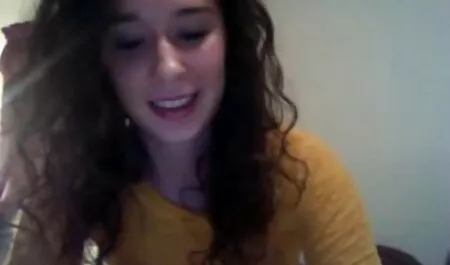 قررت سكس اجنبي الجنس الثالث ثلاث عاهرات أن تمتص قضيب الرجل.