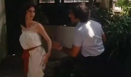 بعد جنس أجنبي مترجم باديكير ، النساء الذين ينخرطون في الاستمناء