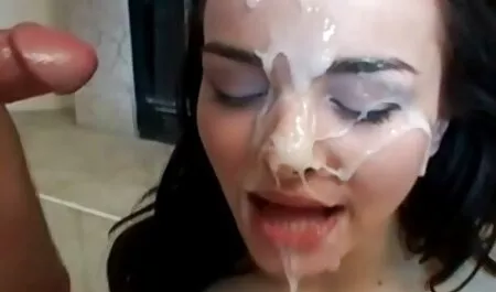 الفتاة الروسية المتبعة من خلال كاميرا خفية. اجنبي تعليم الجنس