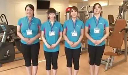 قطة كبيرة مع ذيل متورم مع جنس اجنبى مترجم رجل في الحمام