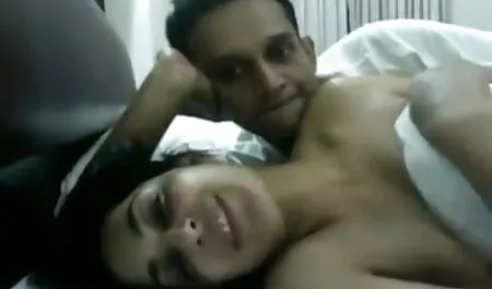 رجل يربط ممارسة الجنس اجنبي يديه مع الزوجة في الجص