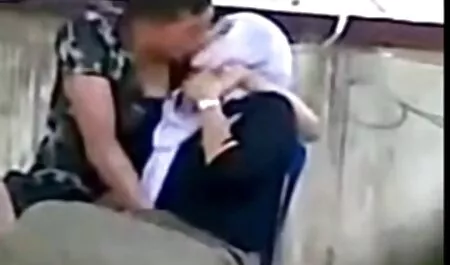 قليل من الناس جاءوا إلى فلم جنس اجنبي الشاطئ ليمارس الجنس