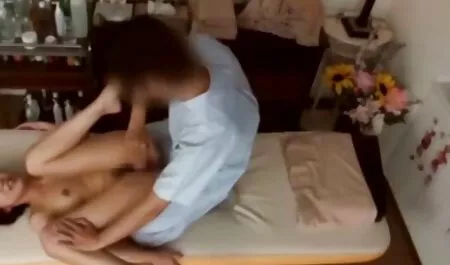 استأجر شقة لممارسة الجنس مع فتاة. جنس اجنبى
