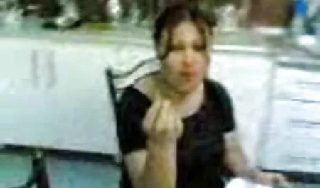 أحمر فيديو جنس اجنبي الشعر مع دسار في مهبلها والحمير أمام الكاميرا.